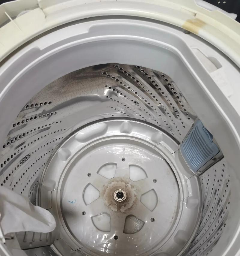 涡轮洗衣机清洗指南（轻松学会使用涡轮洗衣机的清洗方法）