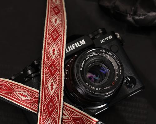 相机刺绣背带如何正确系法？有什么技巧？