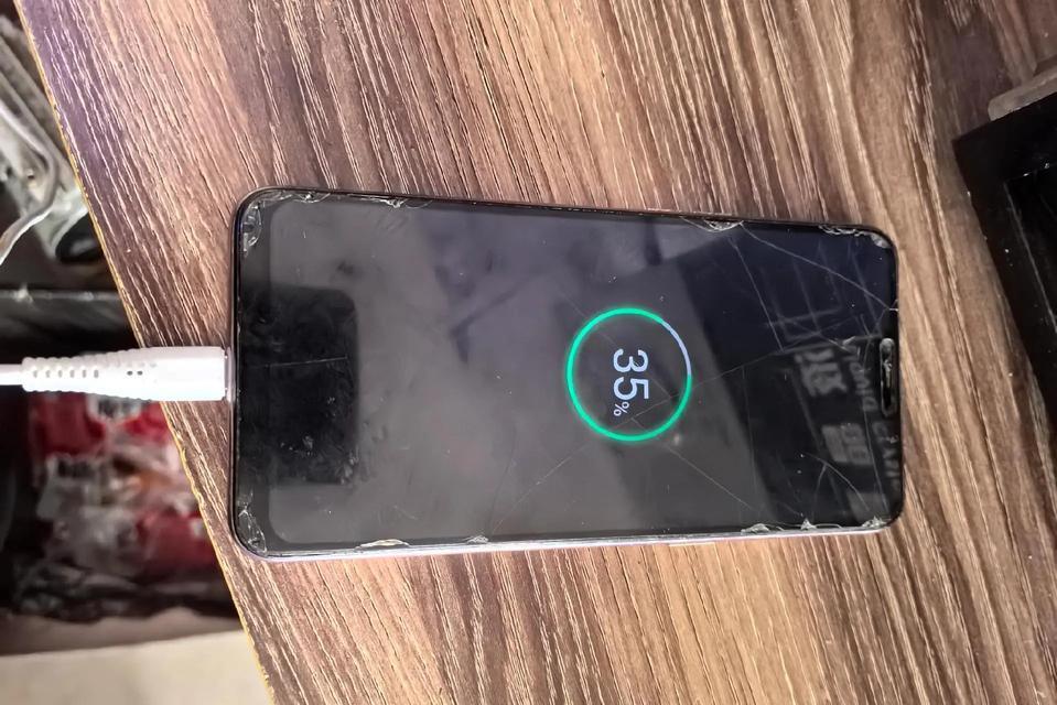 oppo手机黑屏不亮的解决方案(充电也无法点亮屏幕)