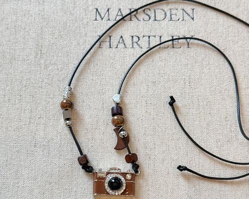 相机项链绳子佩戴方法是什么？如何打造个性风格？