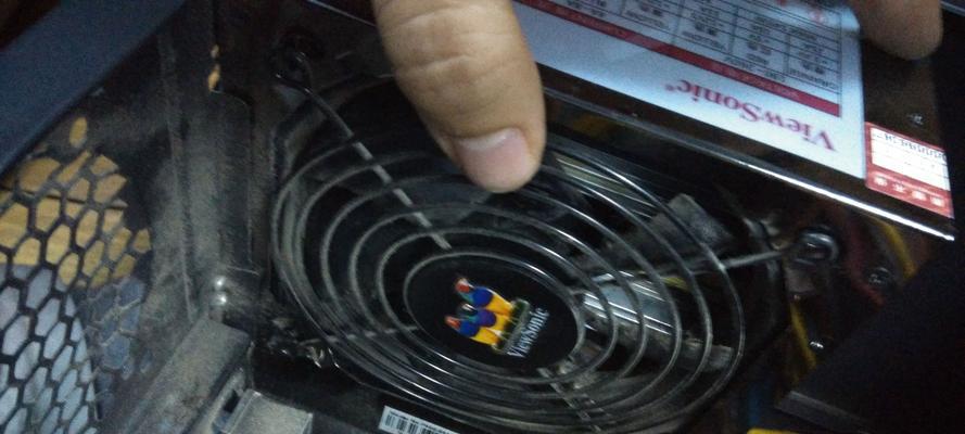 电脑无法开机，电源风扇不转的处理方法（如何解决电脑启动时电源风扇不转的问题）