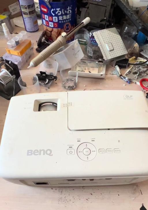 投影仪拆卸和清洗的正确步骤是什么？