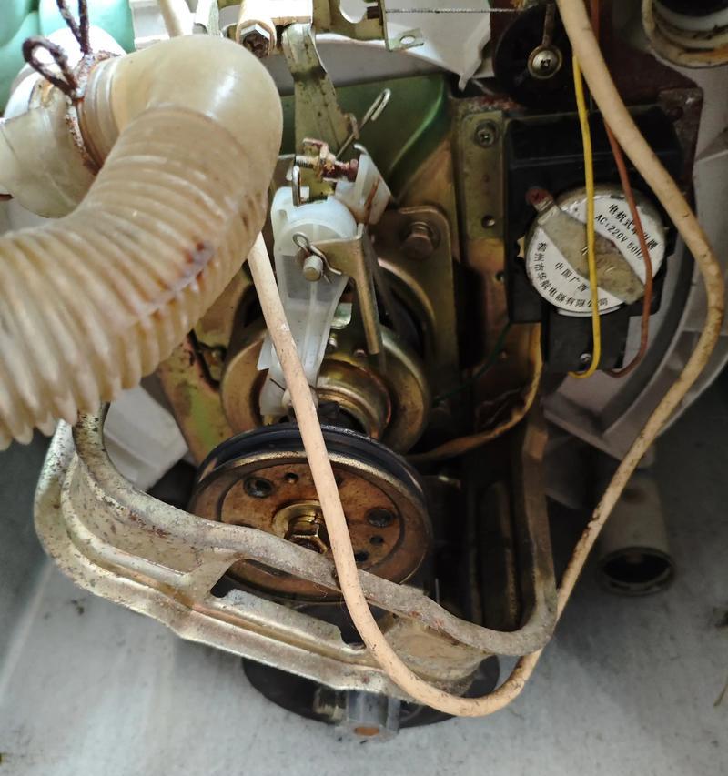 洗衣机不脱水维修方法（如何自行修理洗衣机脱水故障）